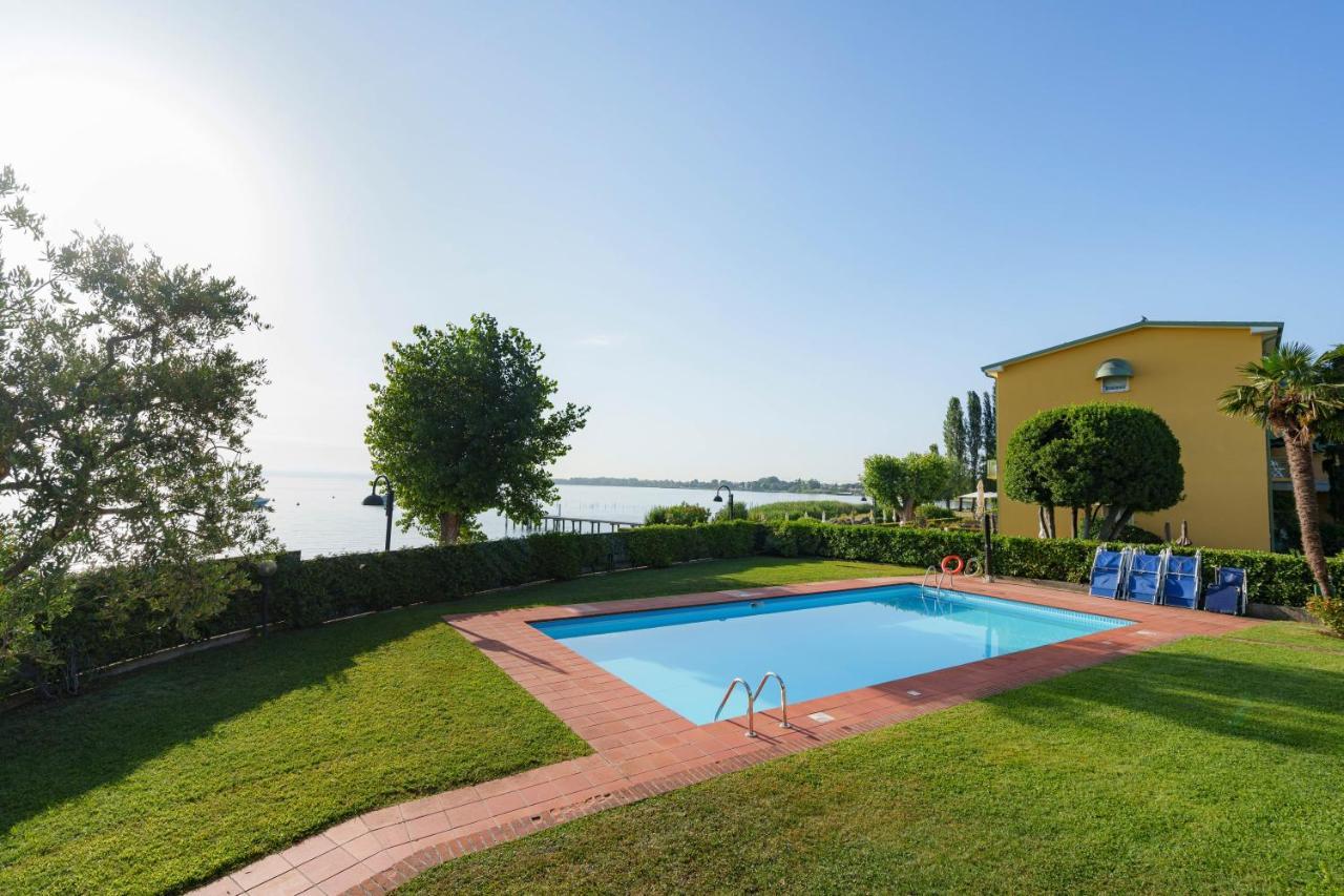 Lakeview Apartment Primea Sirmione Esterno foto